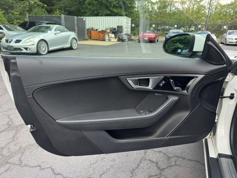 Used 2017 Jaguar F-TYPE Coupe RWD image 4