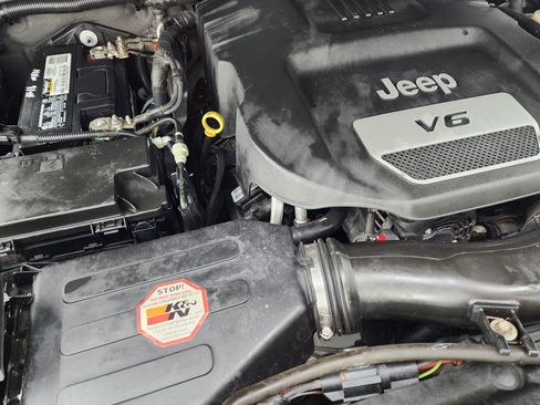 Used 2014 Jeep Wrangler Unlimited Rubicon AWD/4WD image 19