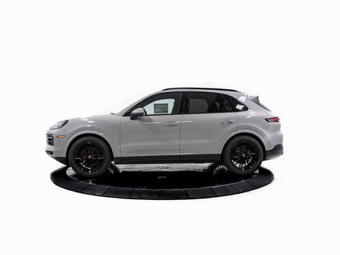 New 2026 Porsche Cayenne image 2