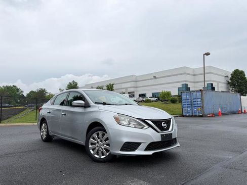 Used 2019 Nissan Sentra S FWD image 2