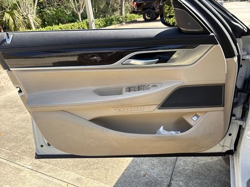 Used 2019 BMW 740i 740i image 17