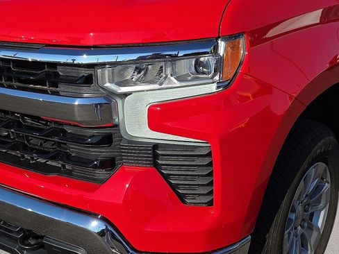 Used 2024 Chevrolet Silverado 1500 LT AWD/4WD image 9
