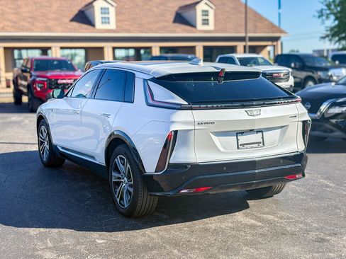 Used 2024 Cadillac Lyriq Luxury RWD image 9