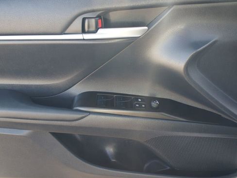 Used 2024 Toyota Camry SE image 25