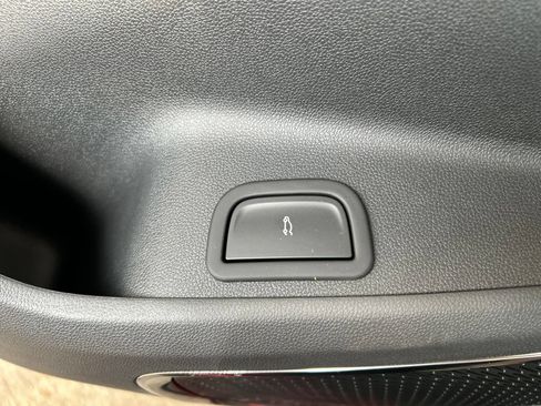 Used 2026 GMC Acadia Elevation w/ Elevation Premium Package FWD image 27