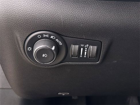 Used 2022 Jeep Compass Latitude image 23