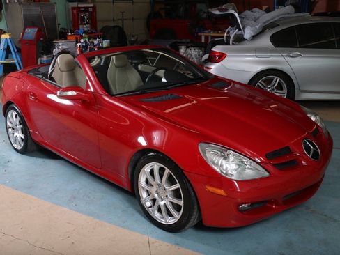 Used 2005 Mercedes-Benz SLK 350 w/ Entertainment Pkg image 29