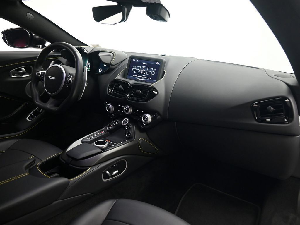 Used 2022 Aston Martin V8 Vantage Coupe RWD image 9