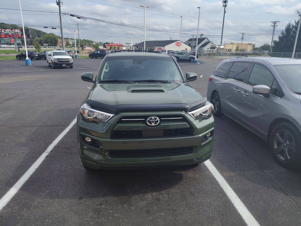Used 2022 Toyota 4Runner TRD Sport AWD/4WD image 9