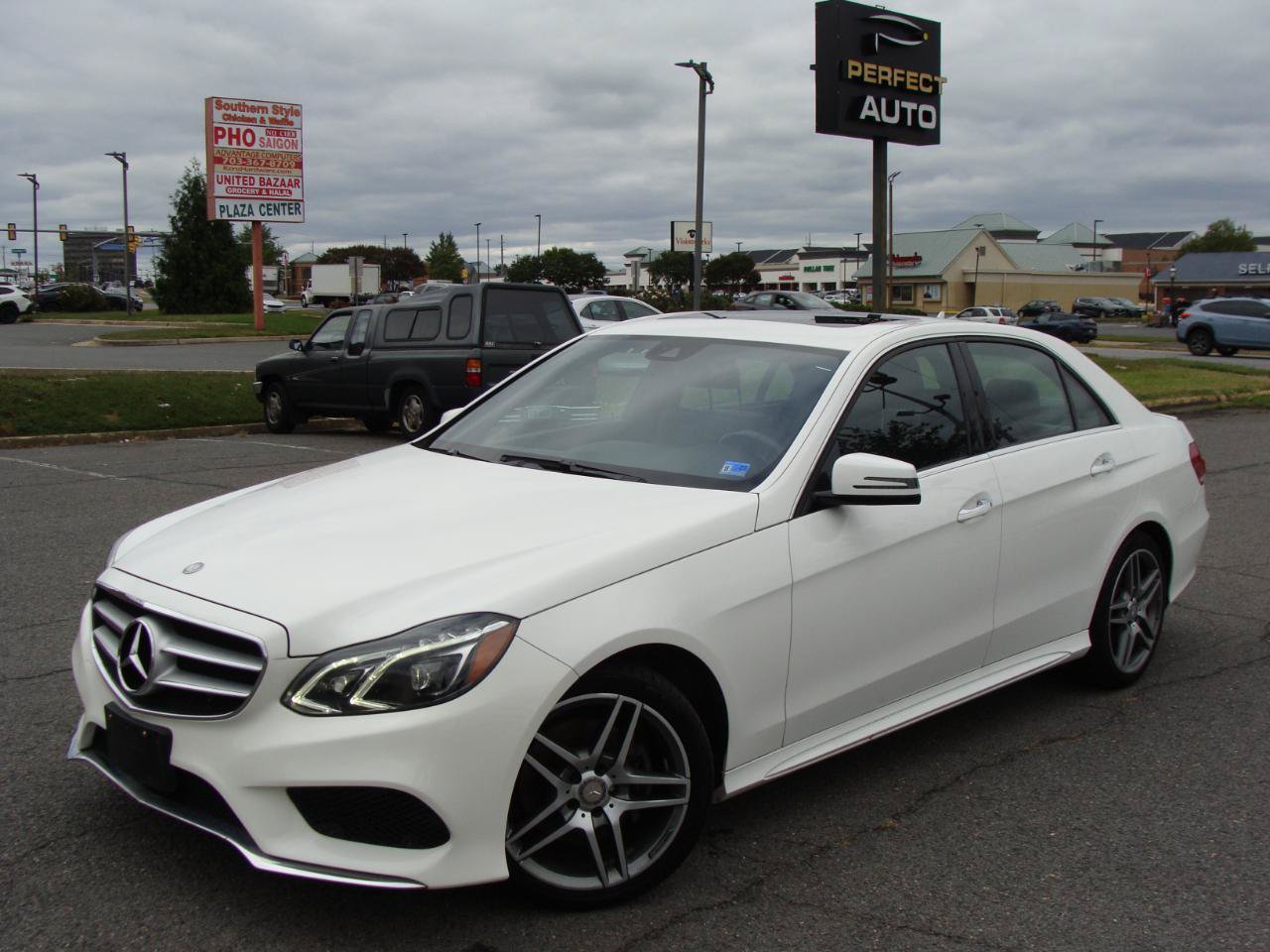 Used 2016 Mercedes-Benz E 350 4MATIC Sedan image 3