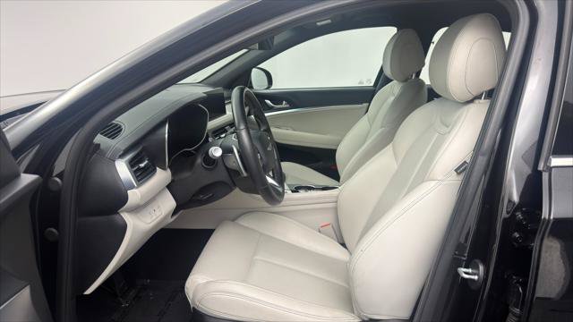 Used 2025 Genesis G70 2.5T AWD/4WD image 13
