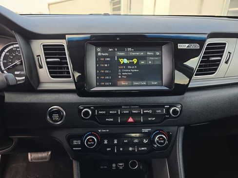 Used 2018 Kia Niro LX image 26