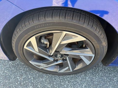 Used 2024 Hyundai Elantra SEL w/ Convenience Package FWD image 11