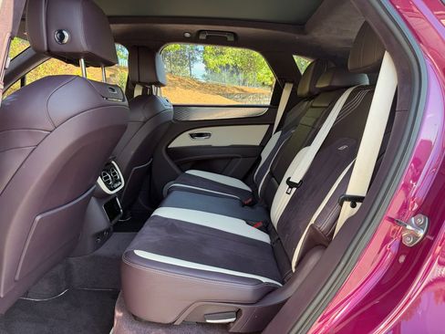 Used 2023 Bentley Bentayga AWD/4WD image 34