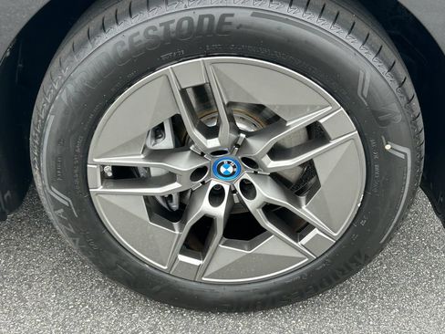 Used 2023 BMW iX xDrive50 AWD/4WD image 9