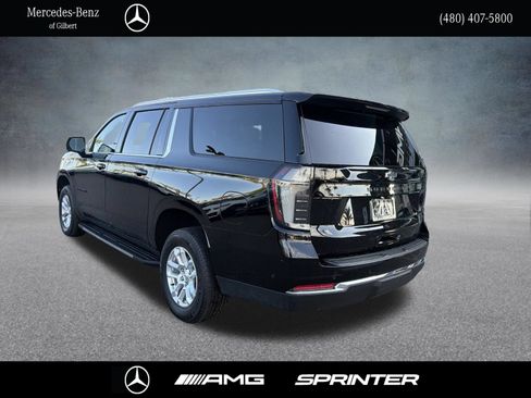 Used 2025 Chevrolet Suburban LT w/ Comfort Package RWD image 4
