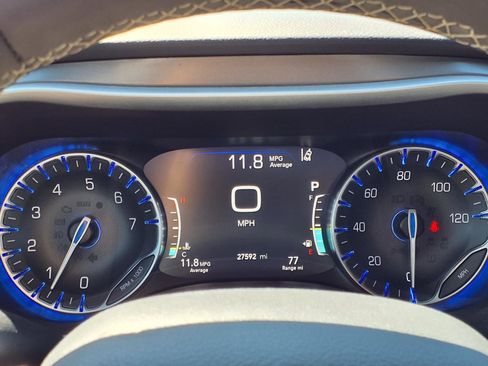 Used 2025 Chrysler Pacifica Select image 23