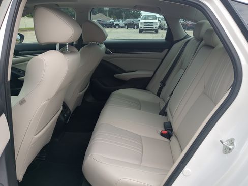 Used 2021 Honda Accord Touring image 11