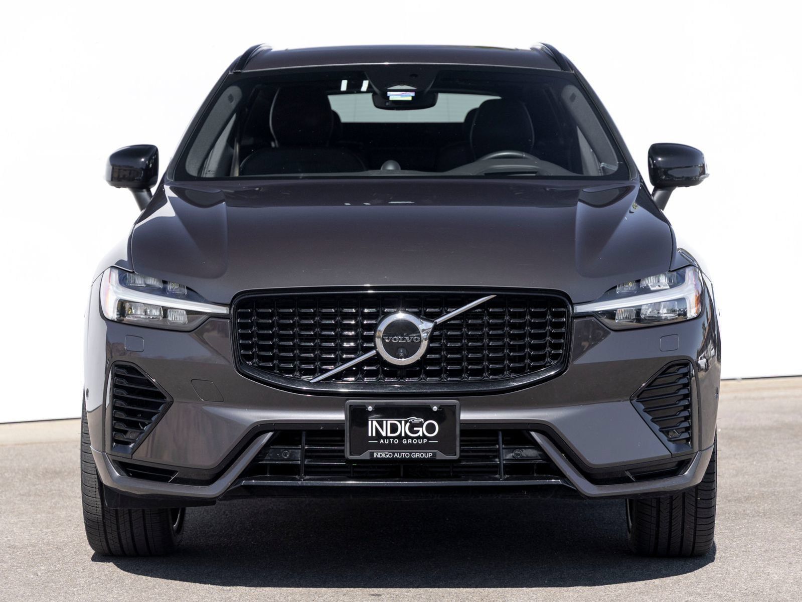 Used 2022 Volvo XC60 T8 R-Design w/ Advanced Package AWD/4WD image 3