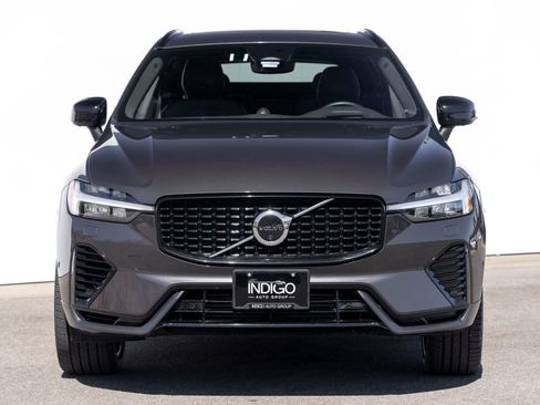 Used 2022 Volvo XC60 T8 R-Design w/ Advanced Package AWD/4WD image 3