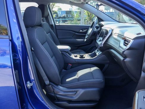 Used 2023 GMC Acadia SLE w/ Elevation Edition image 9