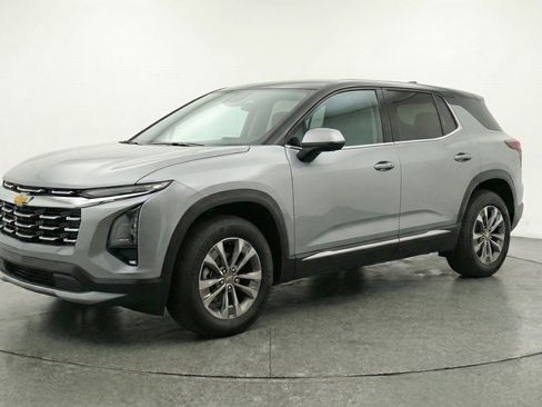 Used 2025 Chevrolet Equinox LT FWD image 3