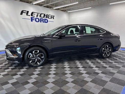 Used 2025 Hyundai Sonata SEL FWD image 3