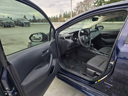 Used 2025 Toyota Corolla LE image 20