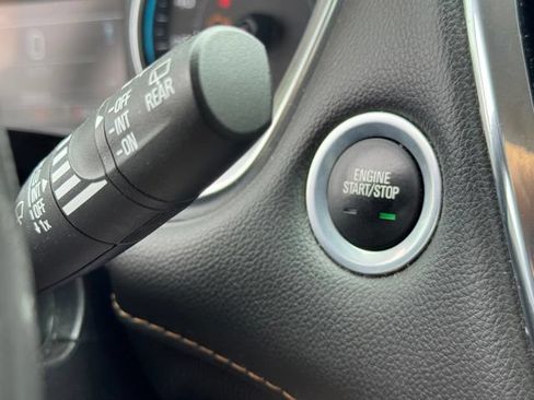 Used 2019 Chevrolet Traverse LT FWD image 18