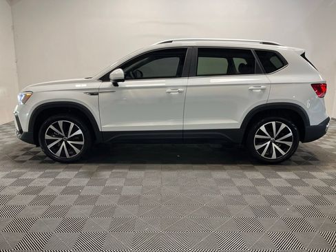 Used 2022 Volkswagen Taos SE FWD image 21