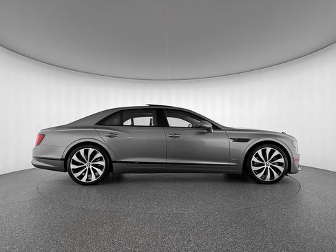 Used 2023 Bentley Flying Spur Azure image 7