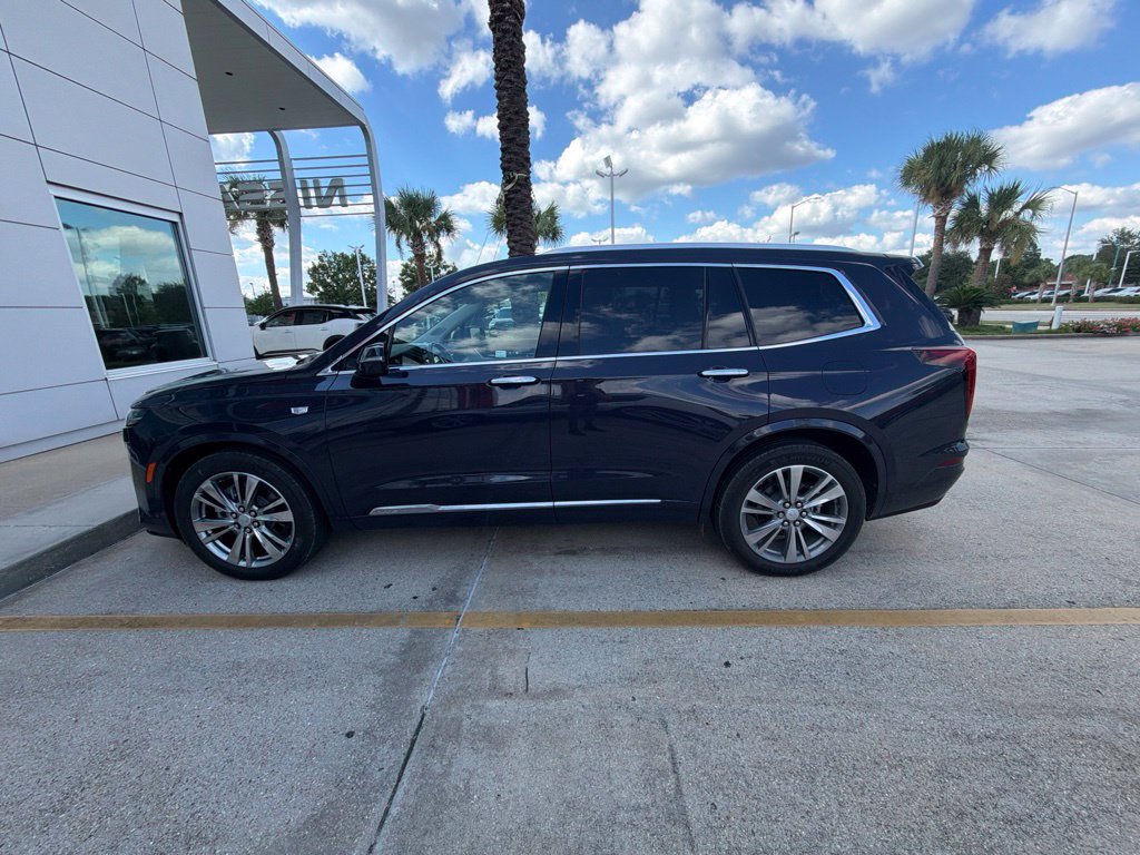 Used 2025 Cadillac XT6 Premium Luxury w/ LPO, Floor Liner Package FWD image 5
