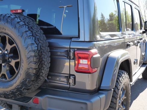 Used 2019 Jeep Wrangler Unlimited Sahara w/ Quick Order Package 24M Moab AWD/4WD image 17