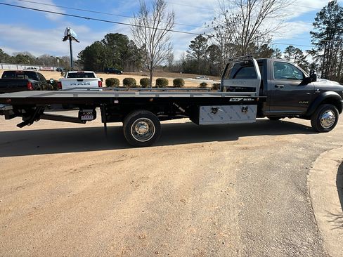 New 2025 RAM 5500 4x4 Regular Cab image 7