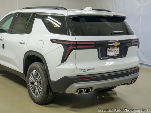 New 2026 Chevrolet Traverse LT w/ Driver Confidence Package FWD image 7