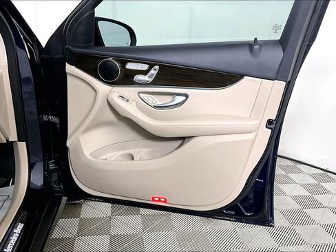 Used 2022 Mercedes-Benz GLC 300 w/ Premium Package Lite image 24