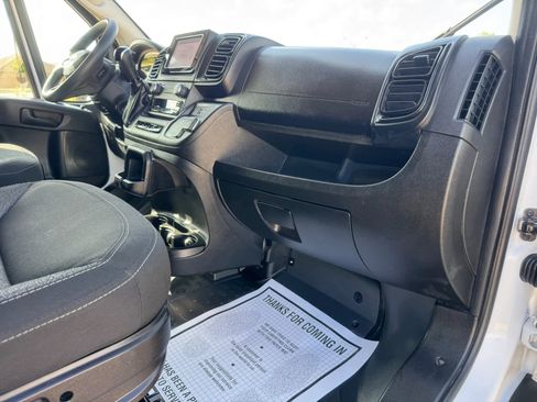 Used 2025 RAM ProMaster 2500 w/ Convenience Group image 28