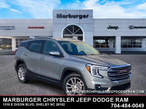 Used 2024 GMC Terrain SLT w/ LPO, Floor Liner Package FWD image 1