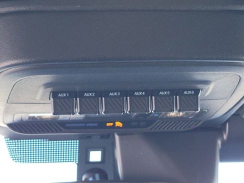 New 2025 Ford Bronco Badlands image 9