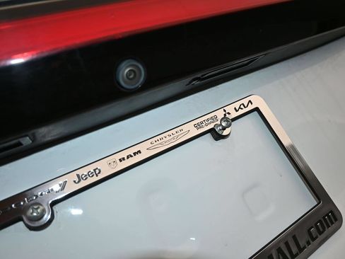 Used 2023 Chrysler Pacifica Touring-L FWD image 37