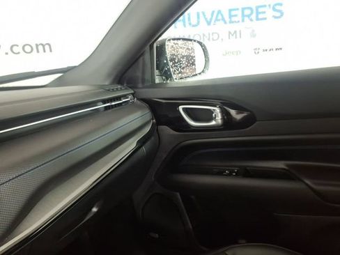 Used 2025 Jeep Compass Limited w/ Driver Assist Group I AWD/4WD image 22