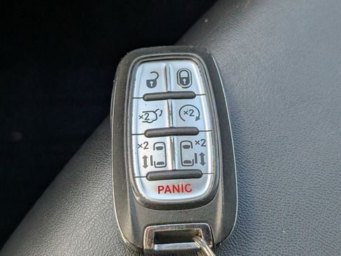 Used 2024 Chrysler Pacifica Limited FWD image 31