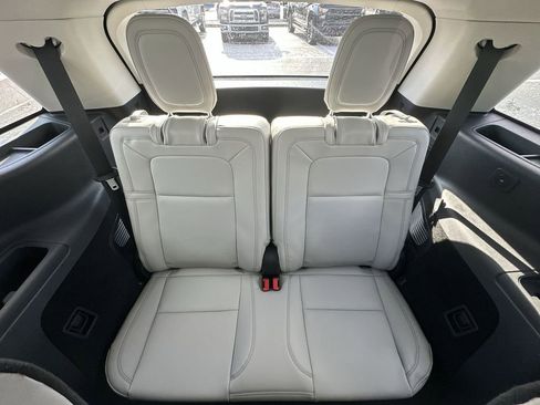 Used 2025 Lincoln Aviator Reserve image 24