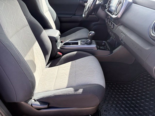 Used 2020 Toyota Tacoma TRD Sport AWD/4WD image 17