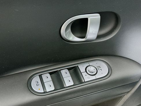 Used 2024 Hyundai Ioniq 5 SE image 15