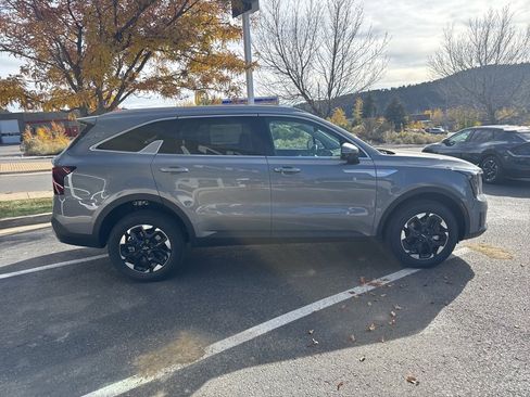 New 2025 Kia Sorento S image 34