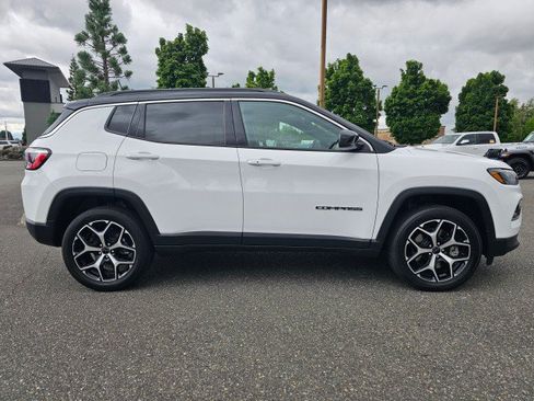 Certified 2025 Jeep Compass Limited AWD/4WD image 2