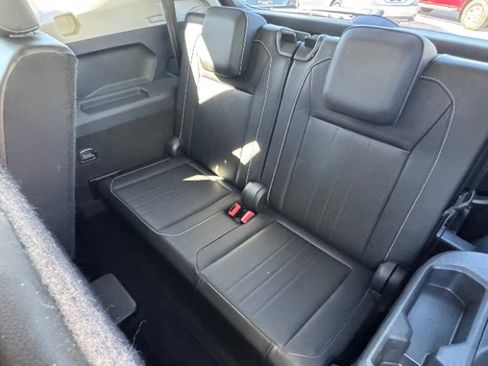 Used 2022 Volkswagen Tiguan SE image 19