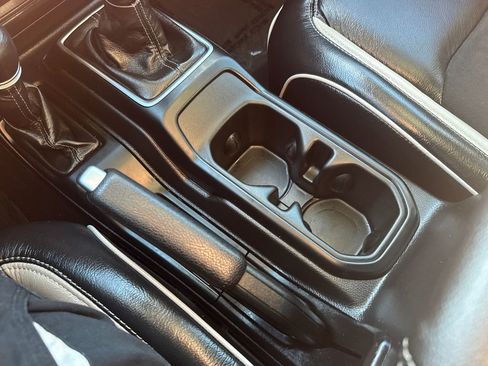 Used 2024 Jeep Wrangler Sport S image 27