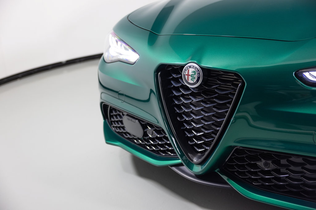 Used 2025 Alfa Romeo Giulia AWD w/ Driving Assist Package image 10
